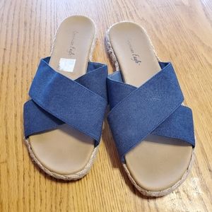 2/20 American Eagle Sandals